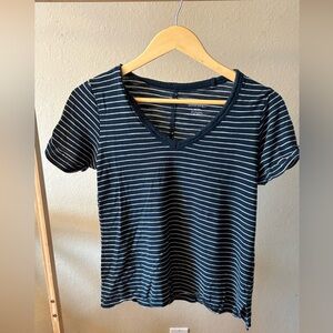 Banana Republic Malibu Tee Navy & White Striped V-Neck XS Petite